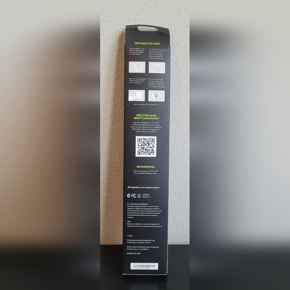 Limited Edition 2022 Disney Parks MagicBand Plus New Star Life Day - Picture 2 of 3